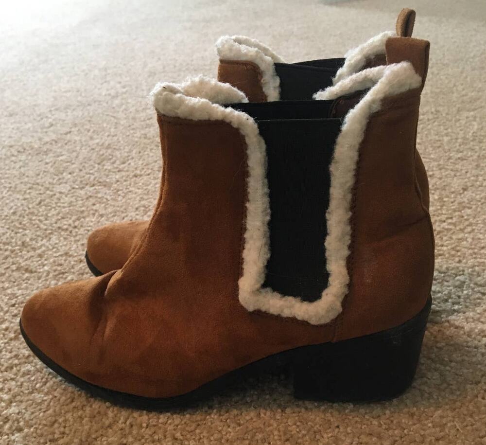 Warm and Cute Modern Rush Size 7 Pull On Bootie With 2' heel